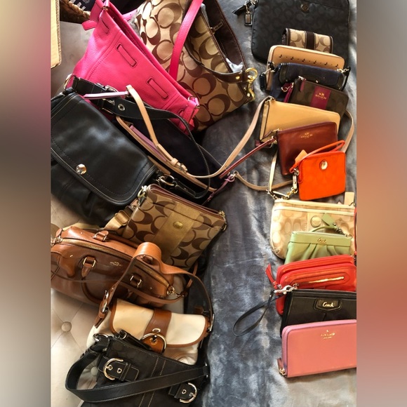 Welcome to my Closet! Follow me on TikTok & Instagram @leclairs_closet - Picture 9 of 11